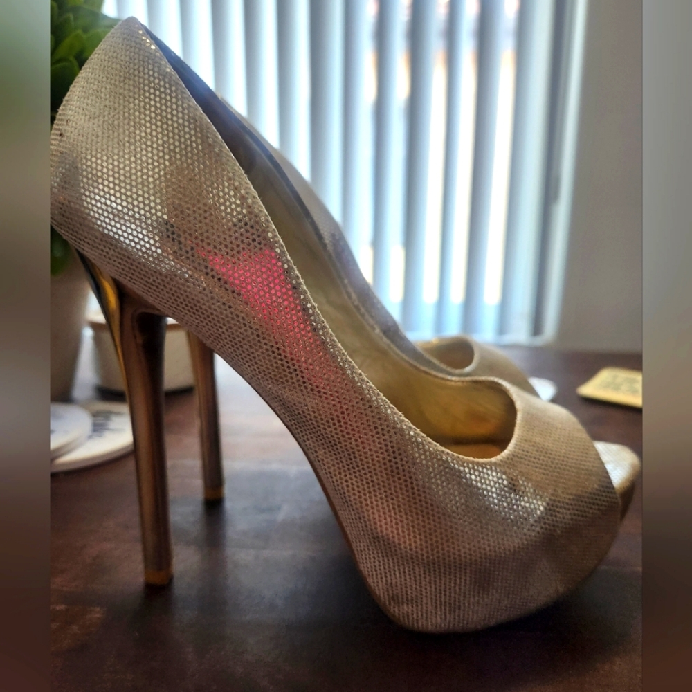 6.5 women gold shoes